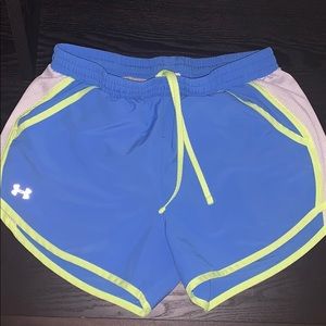 •Women’s Under Armor Shorts•